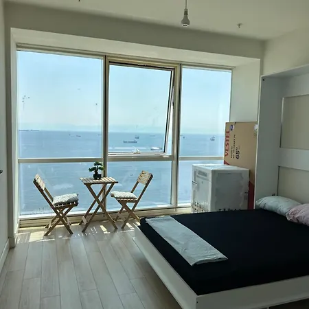 Deniz Kenarinda Muethis Deniz Manzarali Rezisans * Istanbul