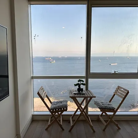 Deniz Kenarinda Muethis Deniz Manzarali Rezisans Apartment *