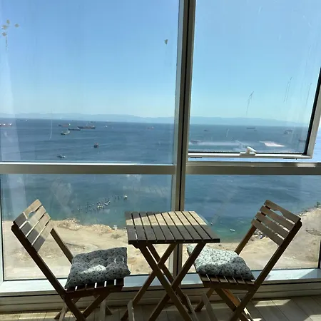 Apartment Deniz Kenarinda Muethis Deniz Manzarali Rezisans